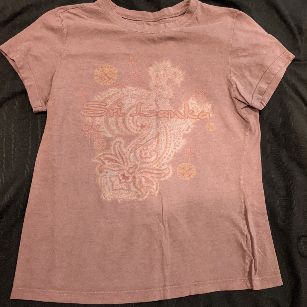 Deleting listing Friday! Vintage Sri Lanka tshirt